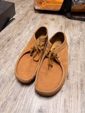 Clarks Men's Suede Chukka Boots in Tan
